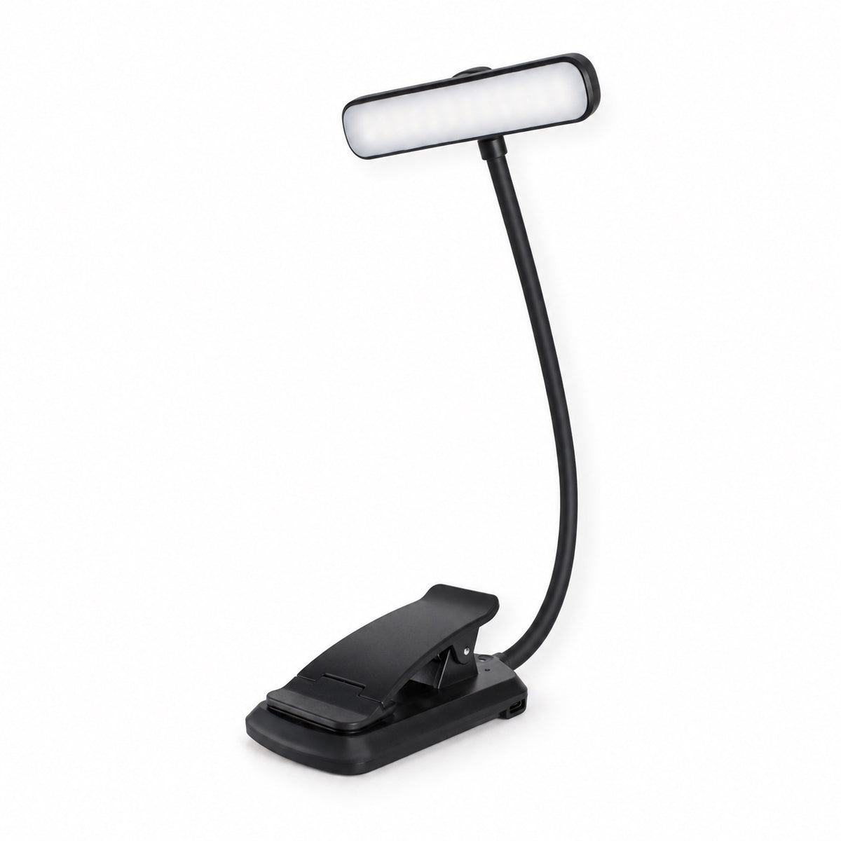 Svart uppladdningsbar boklampa med klämma och böjbar arm på vit bakgrund