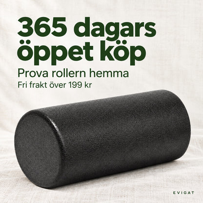 Svart foamroller med text om 365 dagars öppet köp och fri frakt över 199 kr