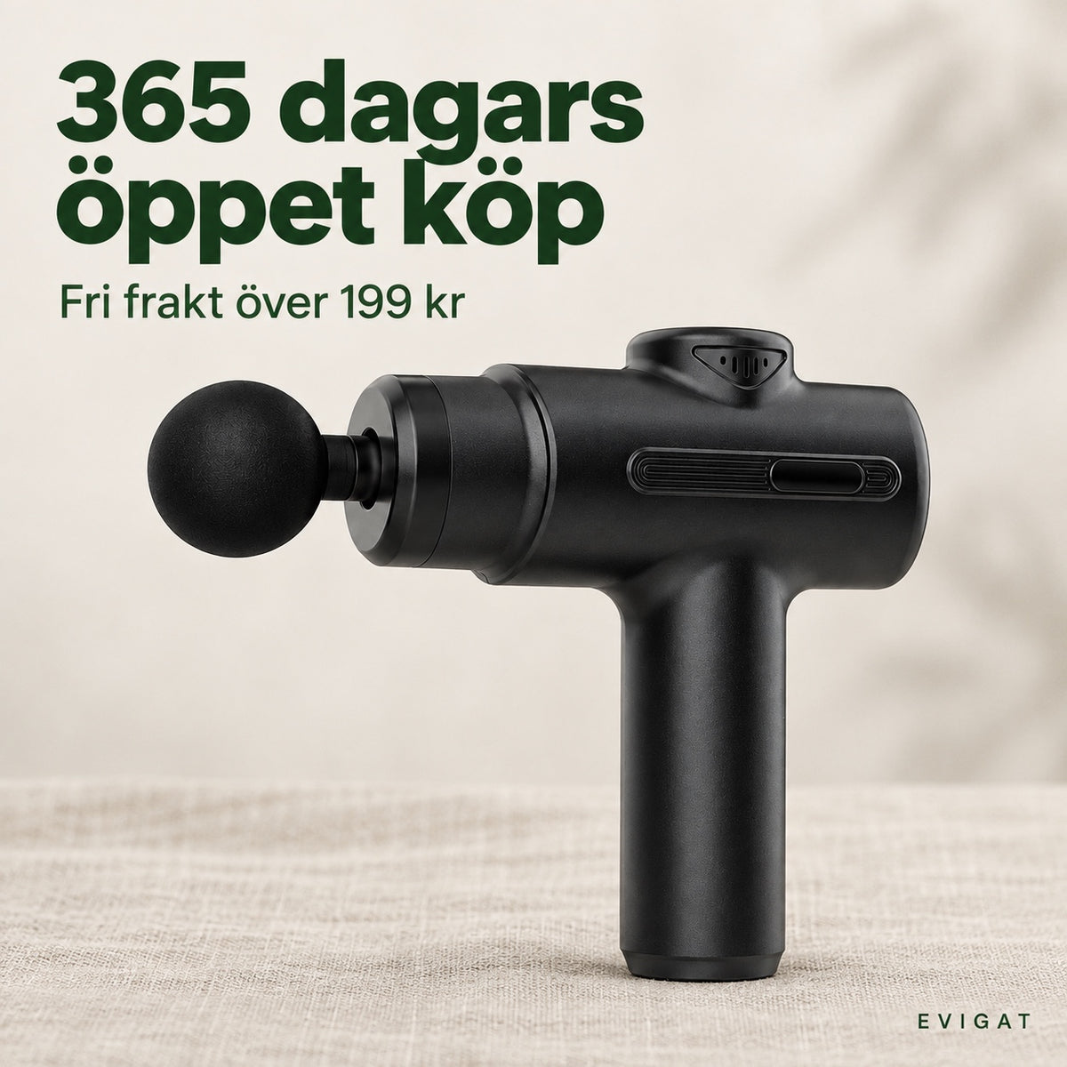 Svart massagepistol med texterna 365 dagars öppet köp och fri frakt över 199 kr