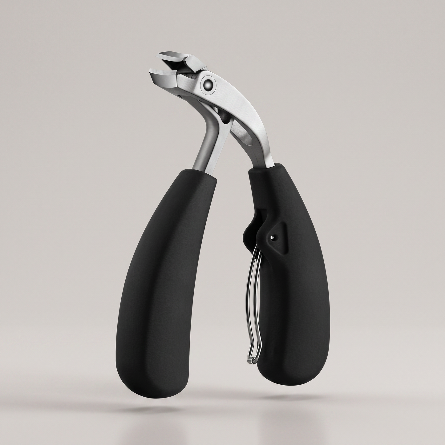 Kraftig nagelklippare med svarta ergonomiska handtag och stålkäft