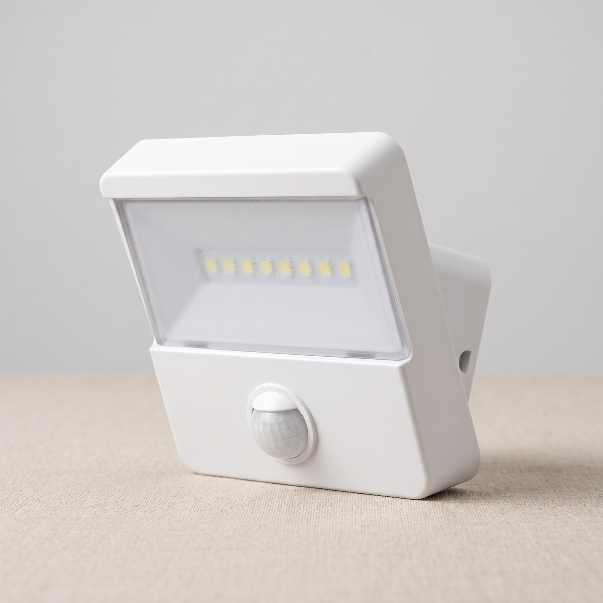 Vit rörelsesensor-lampa för utomhus med LED-panel och sensor